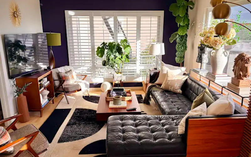 How to Decorate a Small Living Room for Couples