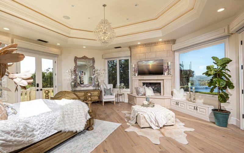 How Can a Luxurious Master Bedroom Be Designed