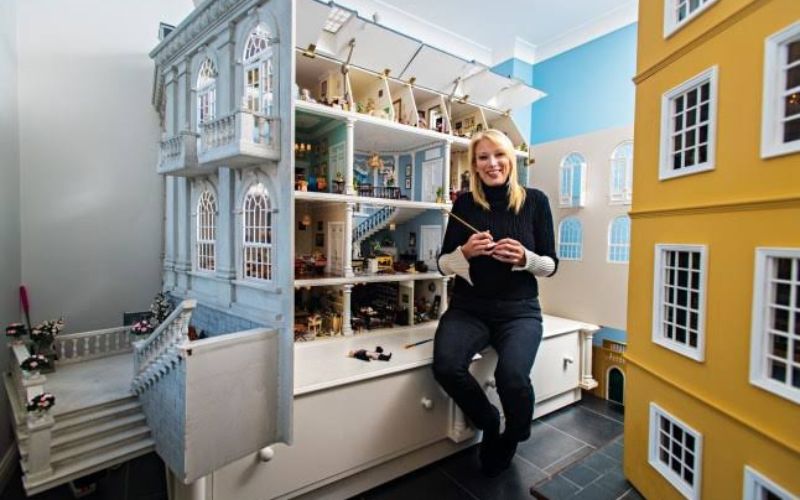 What Are the Best Design Styles for a Large Doll House