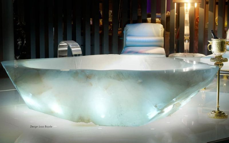 Which Accessories Enhance the Appearance of a Crystal Tub